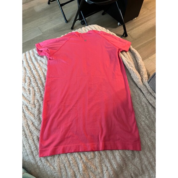 Lululemon Swiftly Tech Short Sleeve Red - Picture 2 of 3